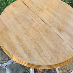 round dining table