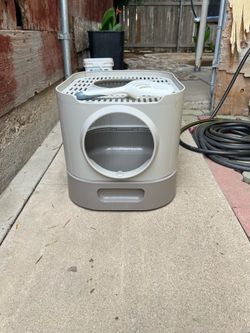 Cat litter box