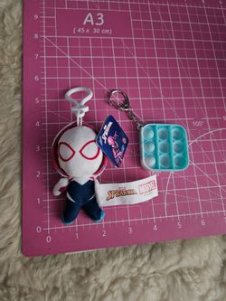 SPIDER-MAN GHOST-SPIDER (SPIDER-GWEN) Plush Keychain + FREEBIE