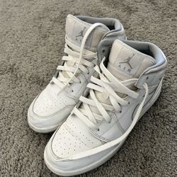 Air Jordan 1 Mid 'White Wolf Grey