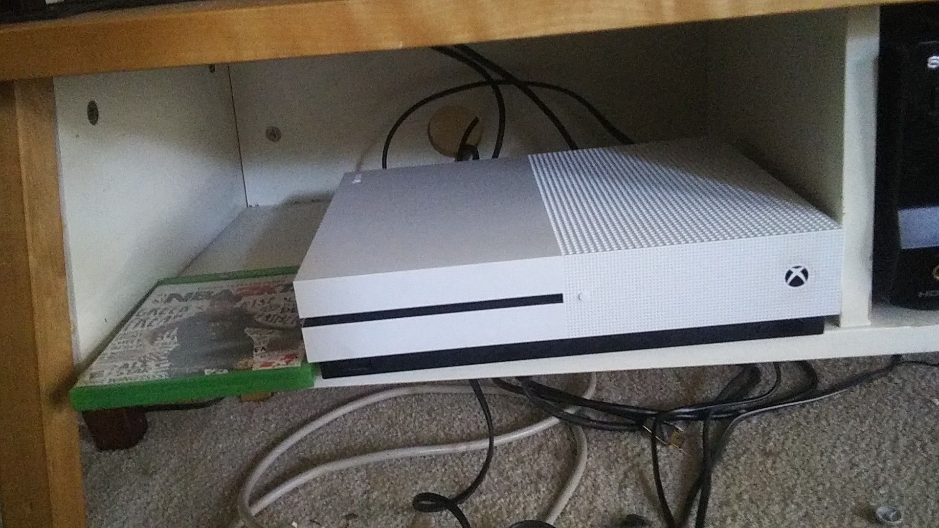 Xbox one (1TB) with Minecraft and2k19