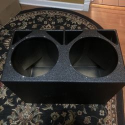 Pro box for 212 inch subs planet audio 1500 W class D amp 2000 W crunch amp everything in good condition