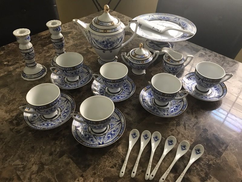 Sorelle Fine Porcelain 25 pc Tea Set & Cake Platter for Sale in Pompano