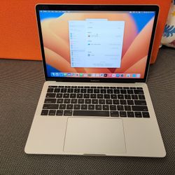 2017 MacBook PRO 13 INCH 256GB