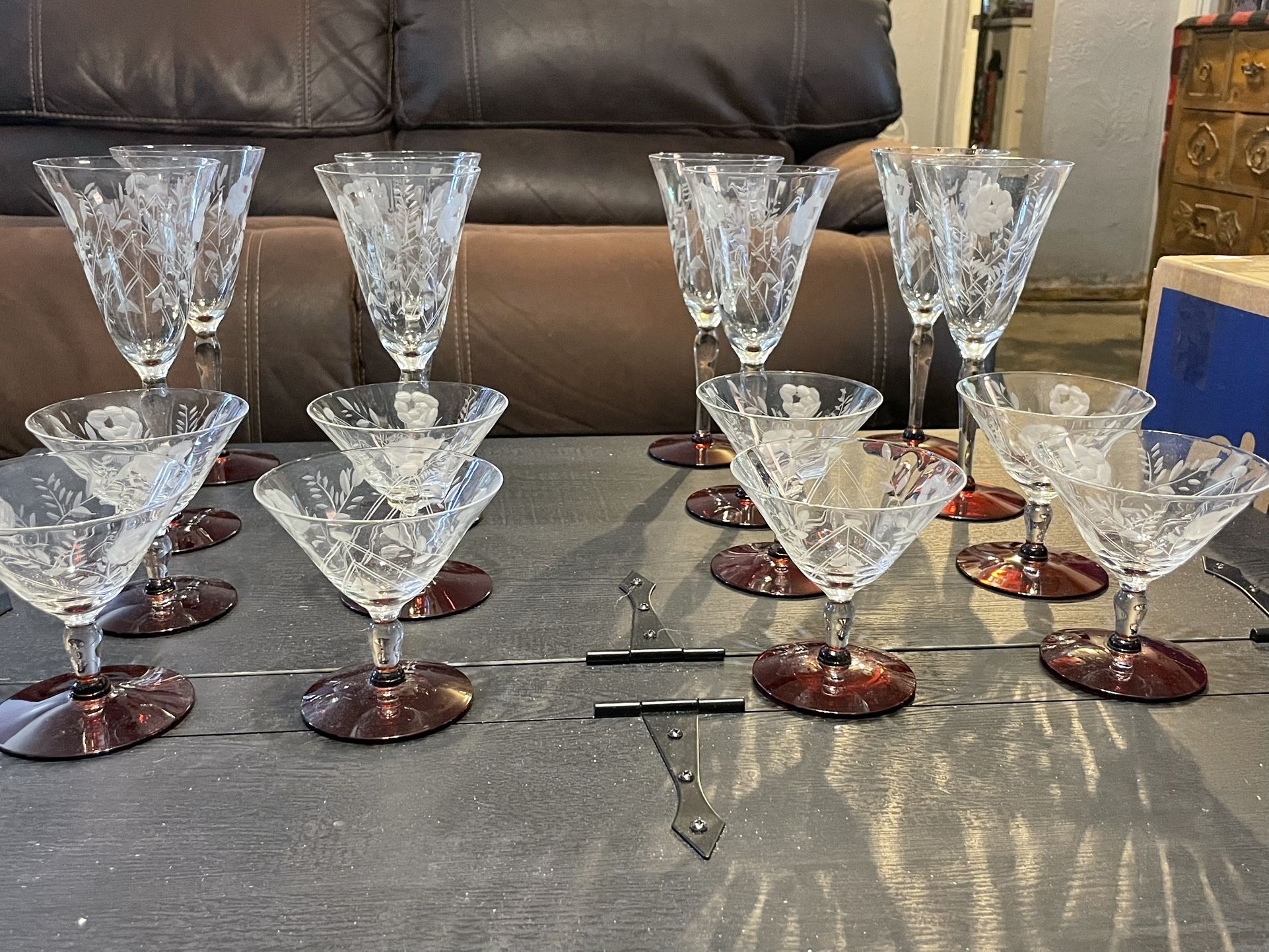 Crystal Glasses W Red Bottom