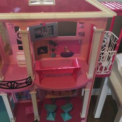 Barbie dream house in good condition Comes with the furniture and a car