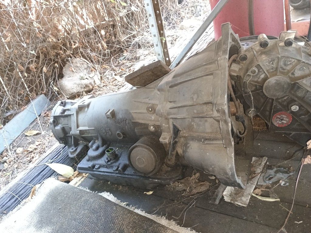 4l60e Transmission 4x4 Good Used. Works Great. From 2001 Silverado. 4l60-e