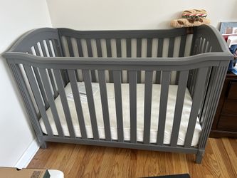 Sorelle Berkley 4-in-1 convertible crib with mattress