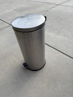 Trash Container With Foot Pedal