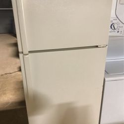 GE Refrigerator Top Freezer  Baige 