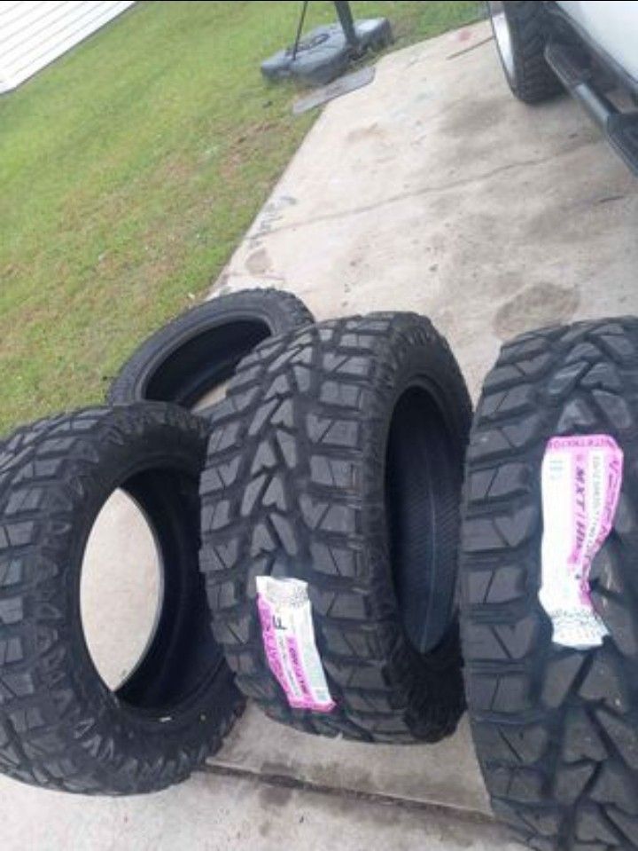 33×12.50 R20 Brand New Never Been Mounted 