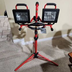 Craftsman dual work light with adjustable tripod