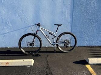 2025 specialized epic 8 evo expert XC mountain bike