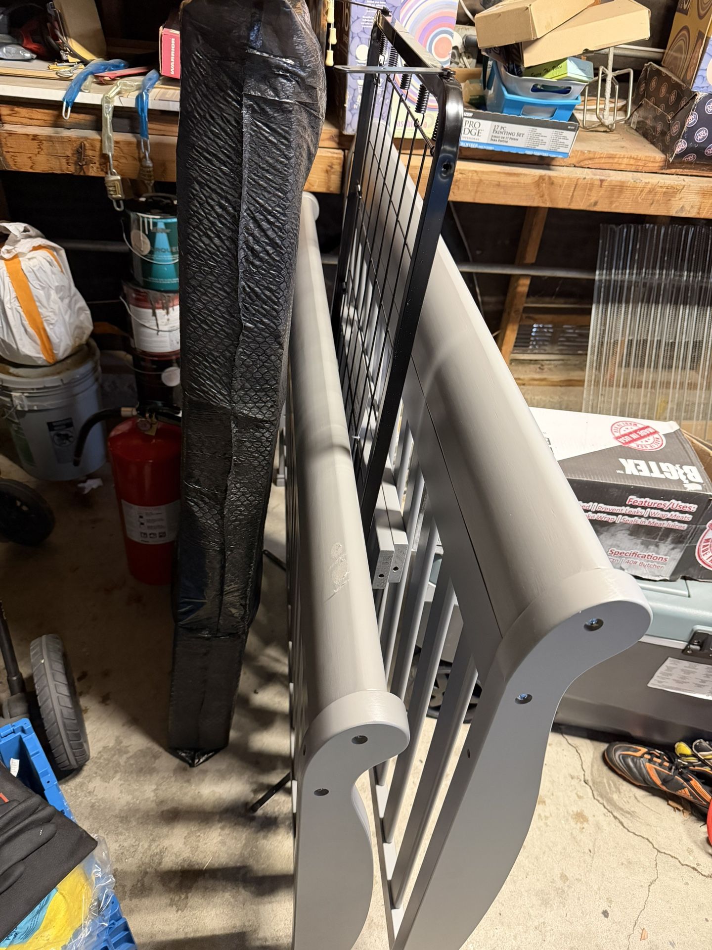 DaVinci Kalani 4-in-1 Convertible Crib in Gray