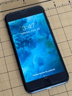 Apple iPhone 7  Unlocked - 32 GB Storage Excellent Condition