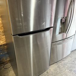 Stainless Steel Apartment Size Fridge Top Freezer