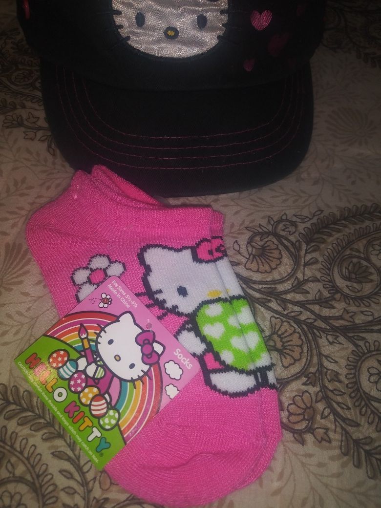 Girls Hello Kitty hat and socks