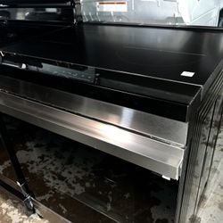 Samsung Bespoke 30-in 4 burners 6.3-cu ft Single Induction Range ( Stainless steel ).
