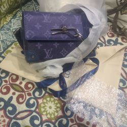 Small leather LV