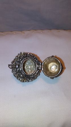 Antique style pill/ trinket box