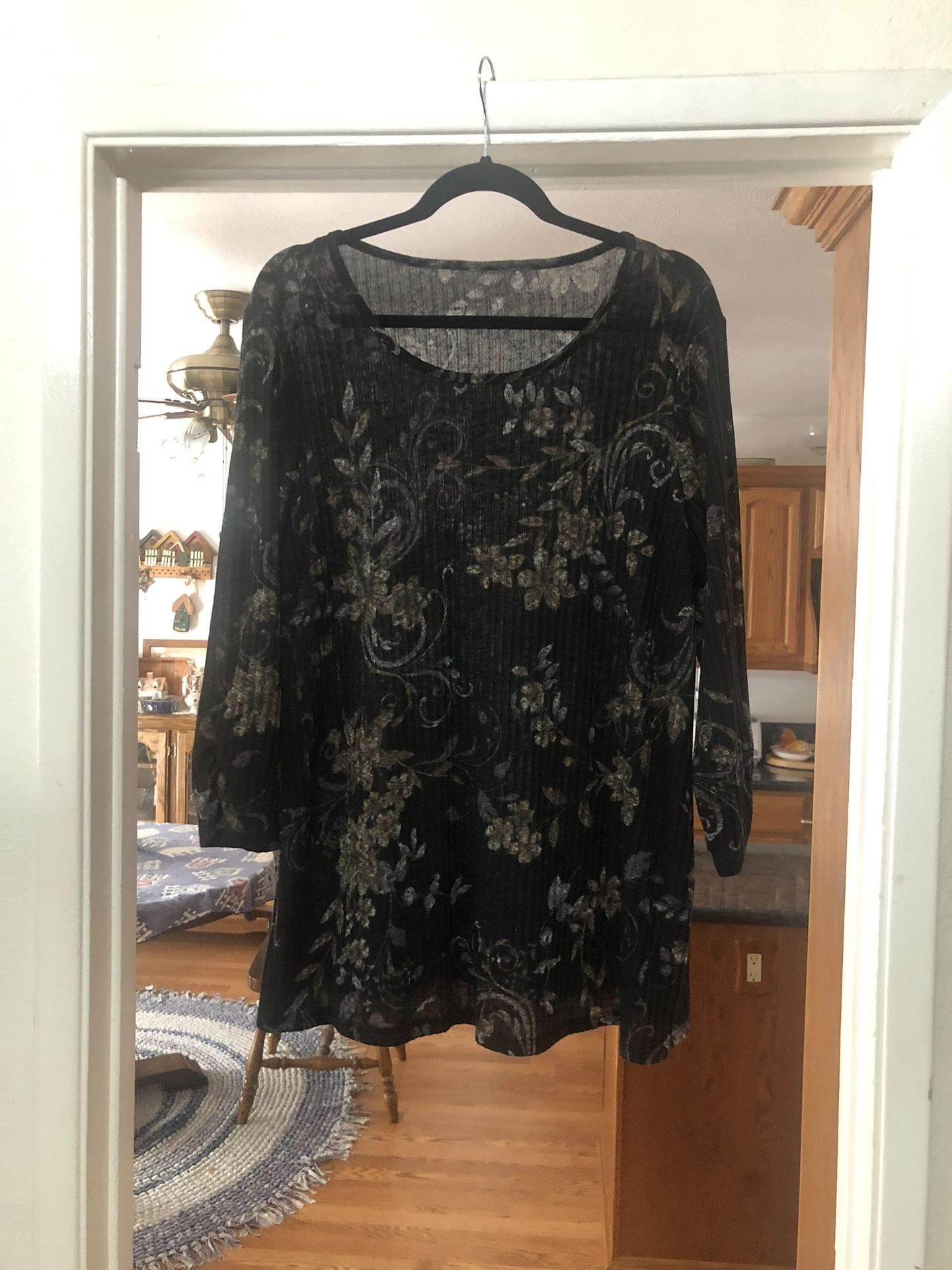Womens Tunic Length Size XL Top With 3/4 Length Sleeves . Brand New Never Worn . Brand Apt 9. Made of 97% Polyester and 7% spandex.