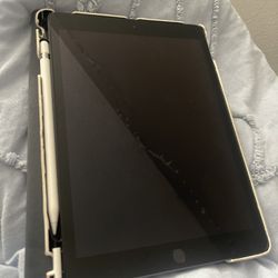iPad 8th Gen 128 GB With Apple Pen And Case 