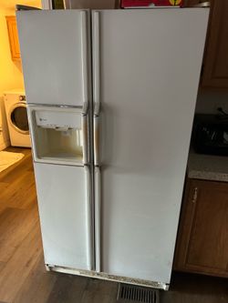 refrigerator dos puertas grande trabaja al 100