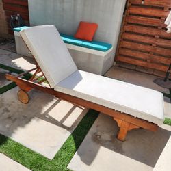 Classic Chaise Lounge Chair