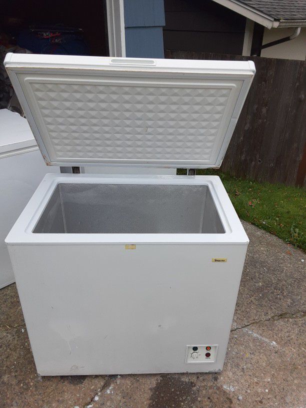 CHEST FREEZER 7 CUBIC FEET DELIVERY IS AVAIL FIRM ON MY PRICE