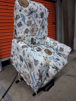 Serta Lift Assist Recliner Chair FREE DELIVERY