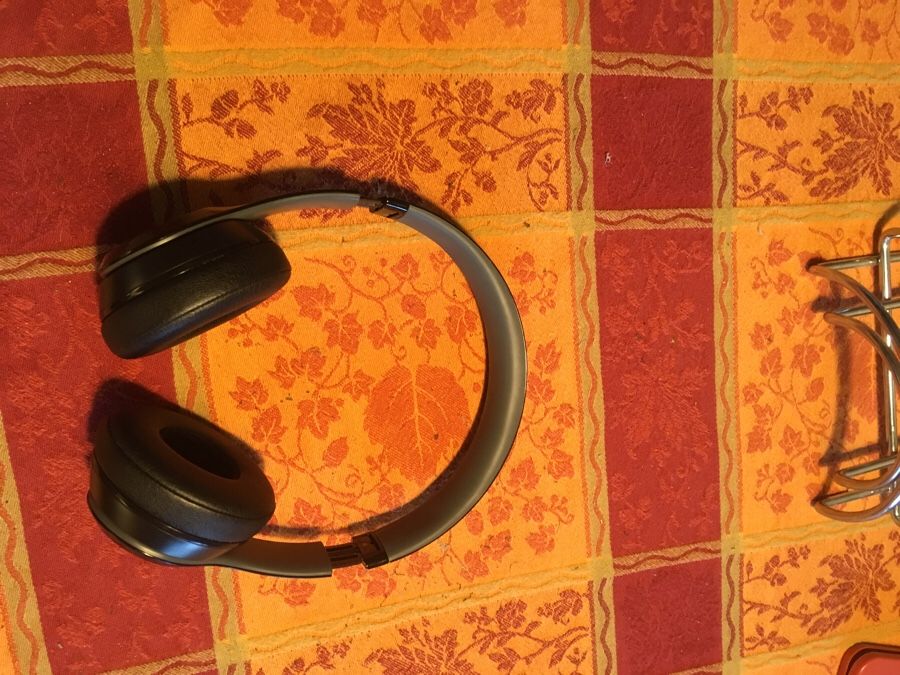 Beats solo wireless great condition