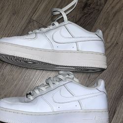 Air Force 1s women’s 7 size