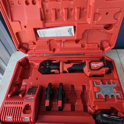M18 18V Lithium-Ion Cordless Short Throw Press Tool Kit with 3 PEX Crimp Jaws  1 Ah Batteries and Charger