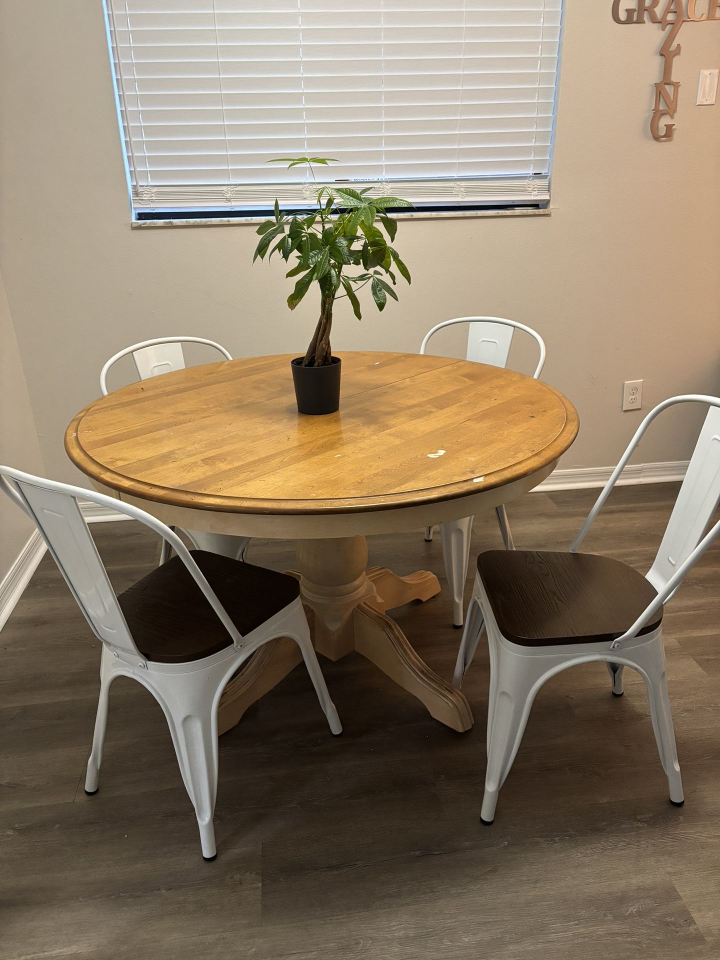 Kitchen Tables/ Chairs