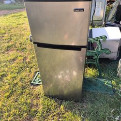 Nice Samsung Fridge. French Door Stainless. Zipn76060magic Chef 4.5 Cubic. Ft 