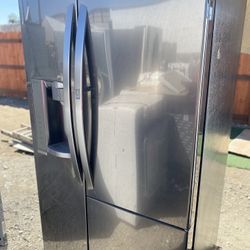 LG Black Stainless Steel Side By Side Refrigerator 