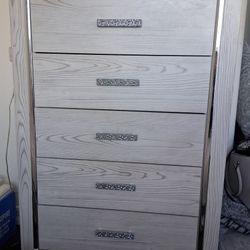 Ashley 5-Drawer Chest