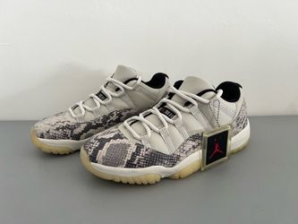 Air Jordan 11 Retro Low Light Bone Snakeskin Size 10.5 Mens CD6846-002 White Gray