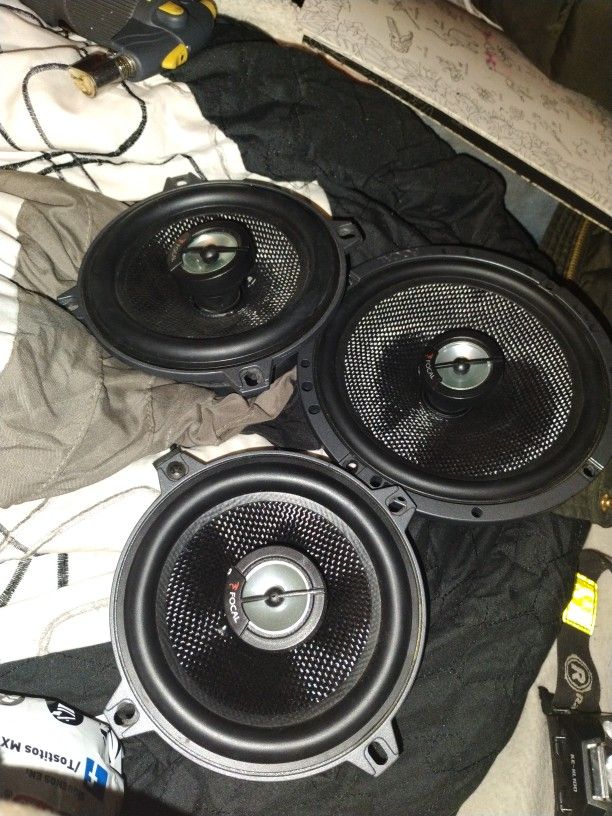 Focal  (2) Access 130 Ca1 Speakers (1)Access 165 Ca1