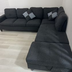 Like-New Spacious Sectional Sofa with Storage Ottoman - Perfect for Any Living Space!