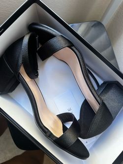 Azazie Metallic Satin One Strap Buckle Low Heel Sandals (Size 8.5)