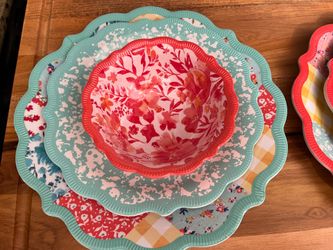 In San Marcos - Pioneer Woman dinner set for 8