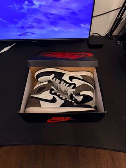 Air Jordan 1 Retro High OG “Mocha” Size 9