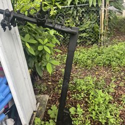 Bike Rack W All The Pieces , Hold 4 Bikes and Has A Hitch
