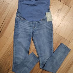 Maternity pants size small