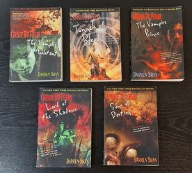 CIRQUE DU FREAK - DARREN SHAN 5-BOOK LOT