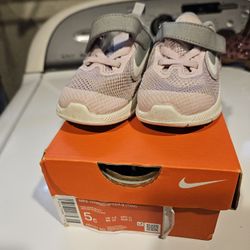 Toddler Nikes Sz. 5c