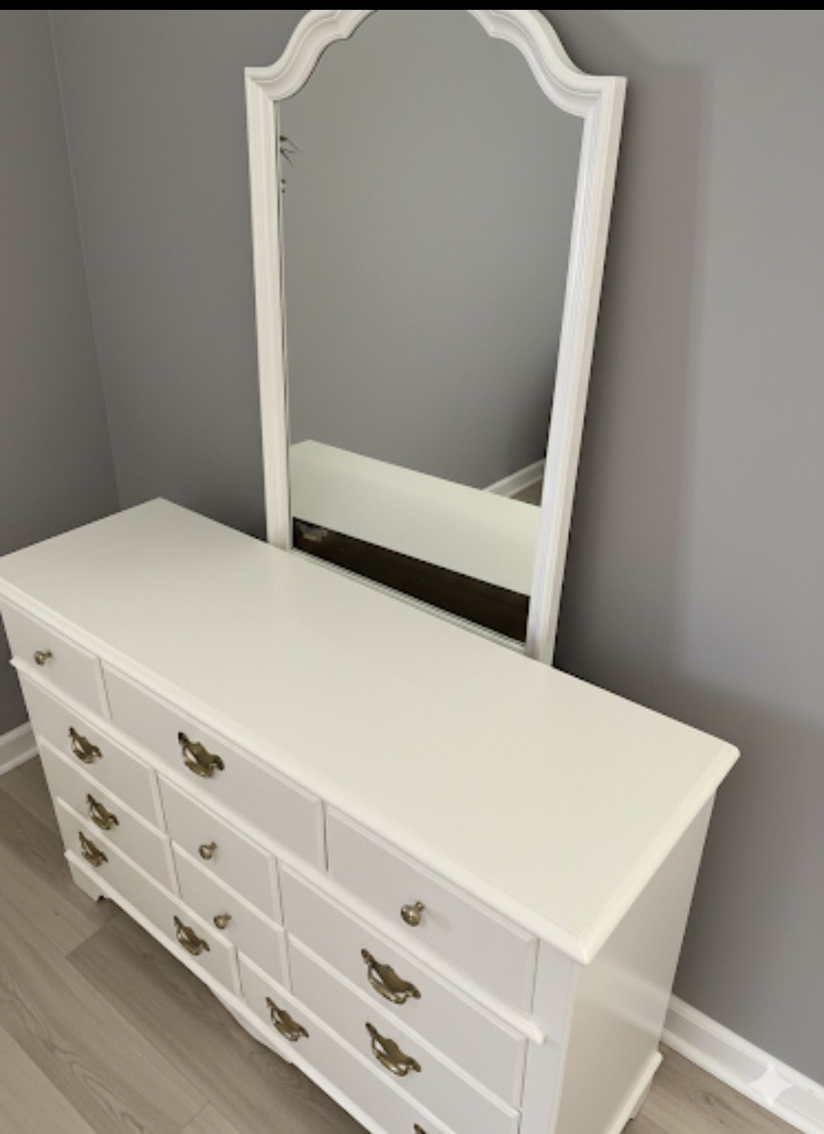 Dresser With Mirror