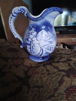 Japan/Blue White Glazed Ceramic Vessel