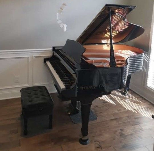 Grand Piano 185
